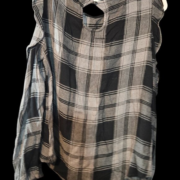 Maurices Black & Gray Plaid Cold Shoulder Top Size Large - Picture 4 of 6